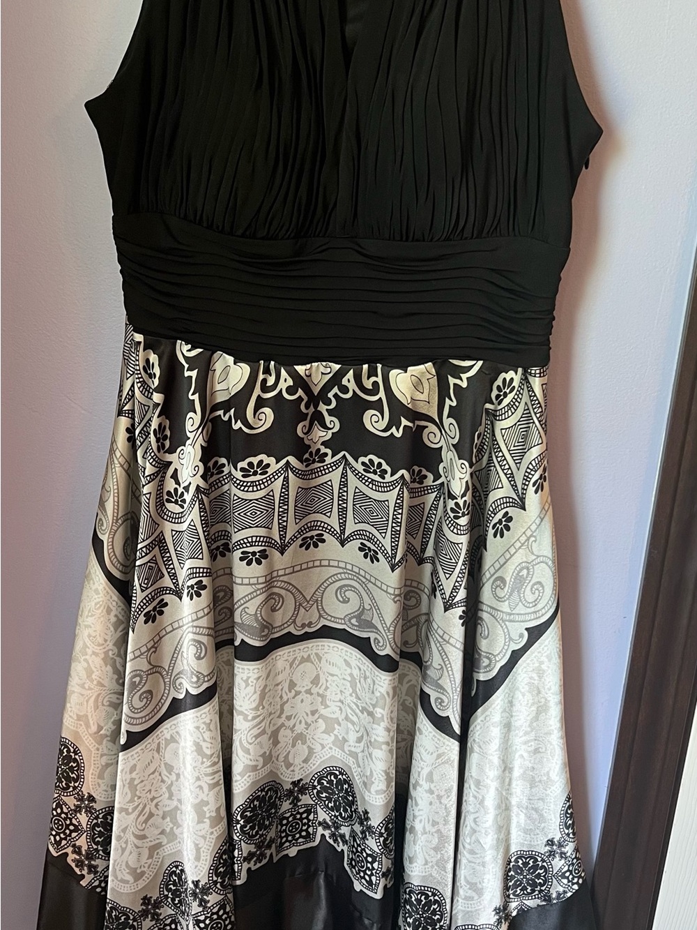 Elegant Black and Cream Patterned Midi Dress